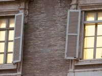 “Lei resta a casa”, lettera al Procuratore e al Prefetto di Pisa per chiedere l’allontanamento del maltrattante