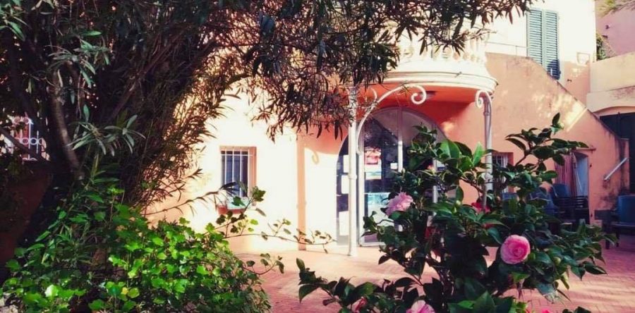 Gli orari di agosto della Casa