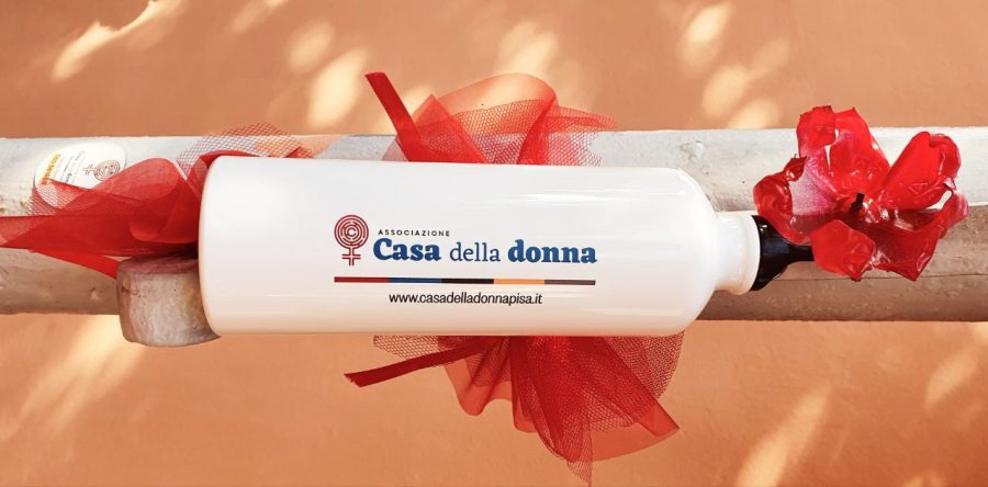 Alla Casa sono arrivate le borracce con il nostro logo!