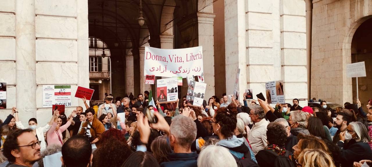 Presidio a Pisa per le donne iraniane